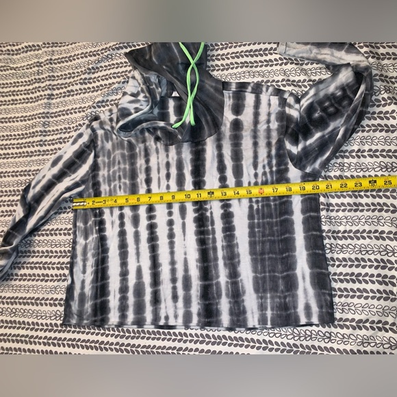 Ruby & Lace Crop - Picture 9 of 11